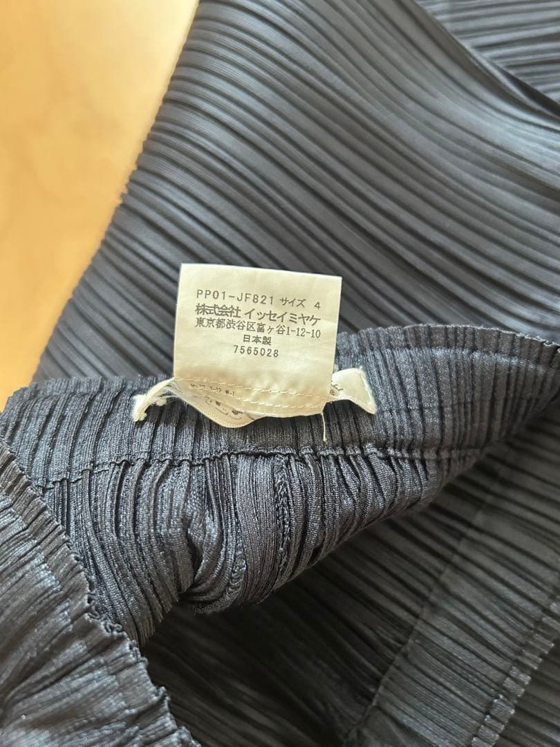 ［美品］プリーツプリーズ　ネイビーガウチョパンツ