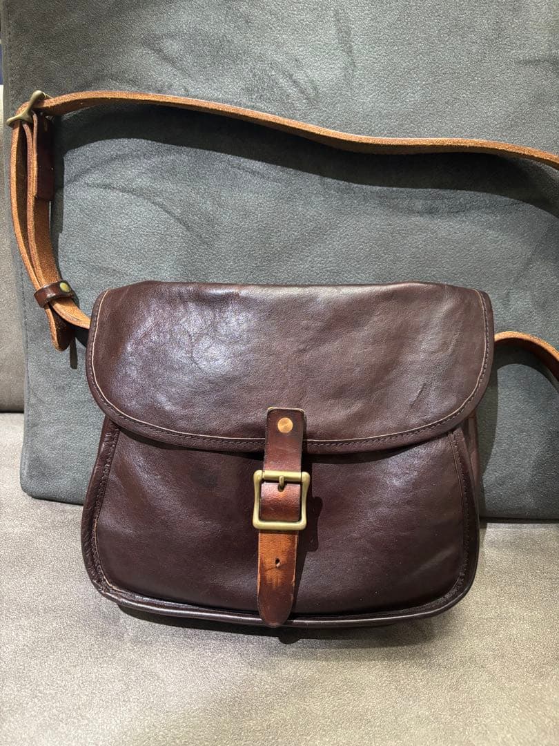 SLOW レザー ショルダーバッグ ダークブラウン