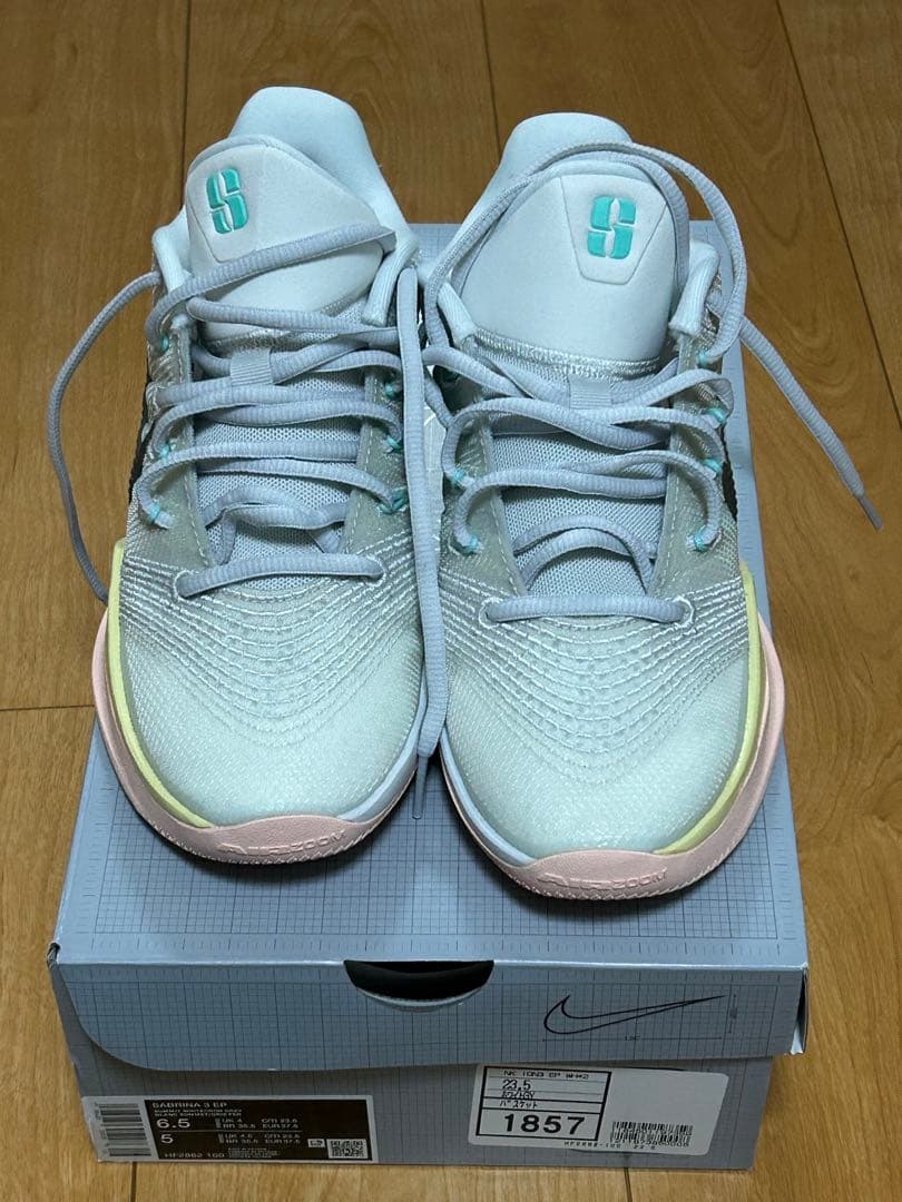 サブリナ3 silencer Nikeバスケットボールシューズ　23.5