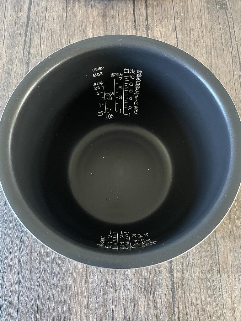 象印　圧力IH炊飯ジャー　NP-BL18　ブラック　2023年製