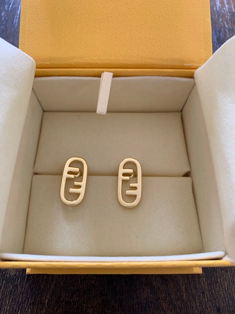 FENDI オーロックピアス FFゴールド