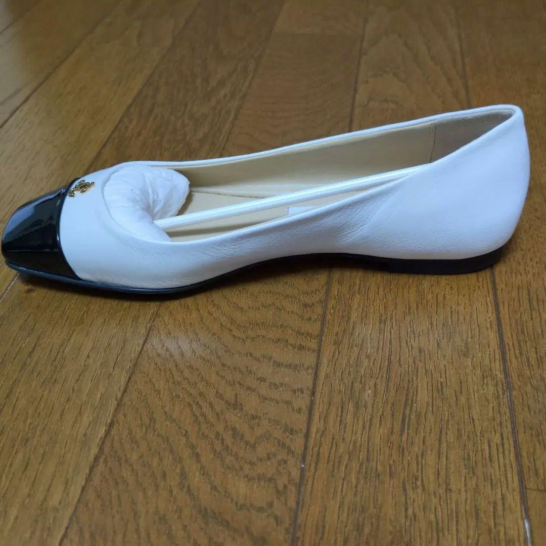 ジミー・チュウ　フラットシューズ