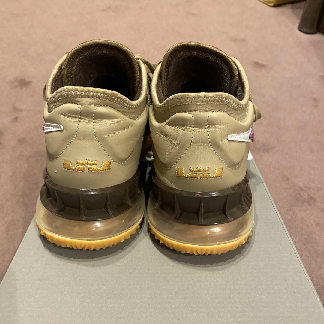 レブロン18 low NRG × アトモス コラボ　ソックス付き 28cm