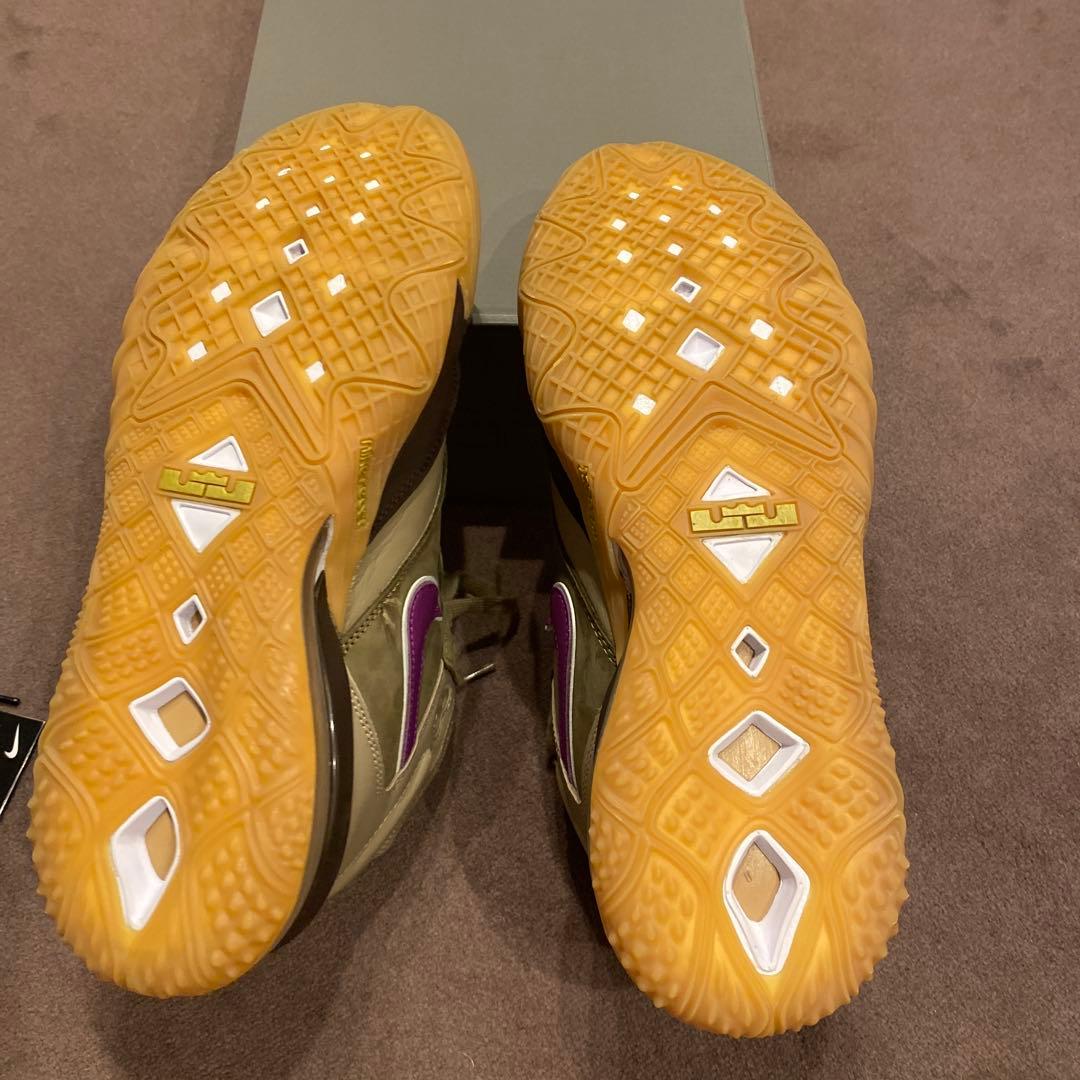 レブロン18 low NRG × アトモス コラボ　ソックス付き 28cm