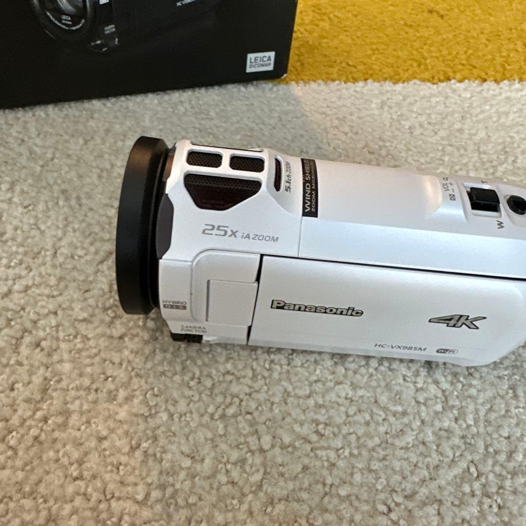Panasonic HC-VX985M 4Kビデオカメラ　ホワイト