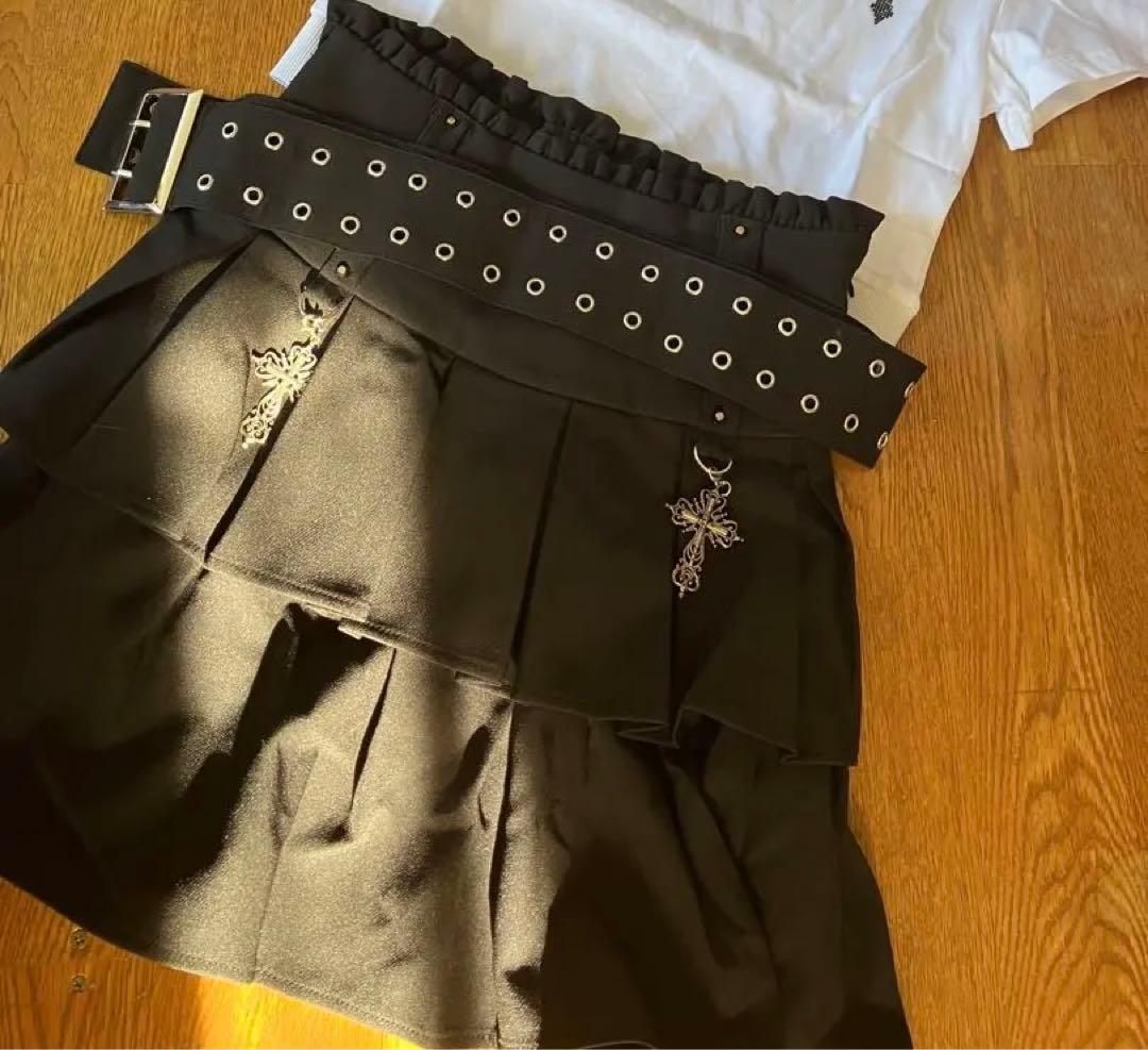 ハトメベルトつきフリルスカート