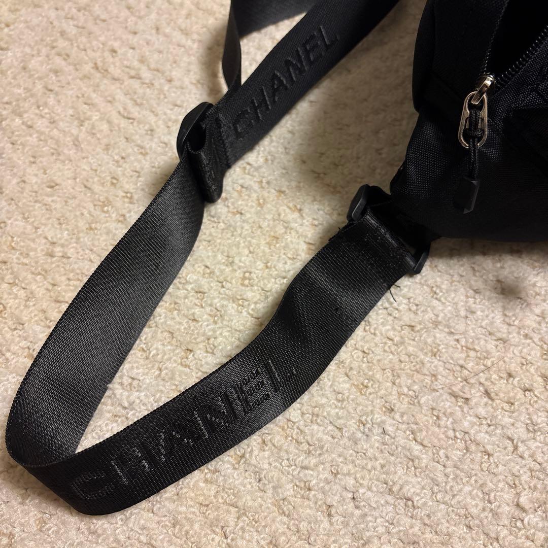 シャネル ノベルティ ボディバッグ 黒