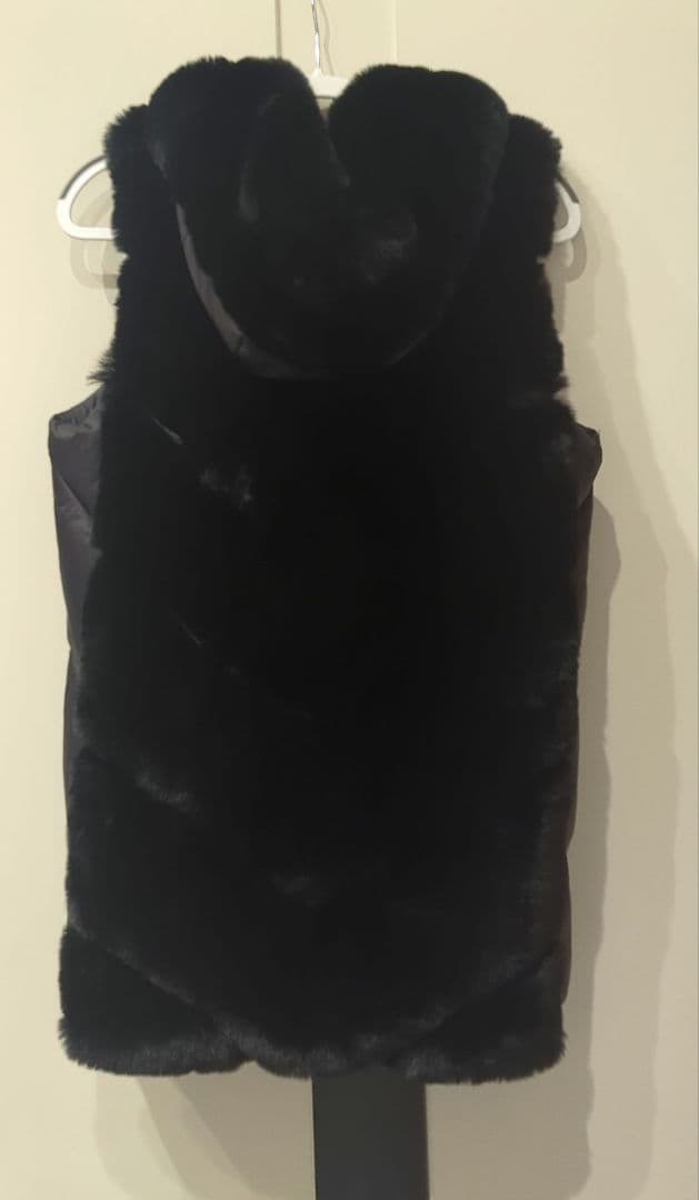 リナシメント　ファー　ダウンベスト　ブラック