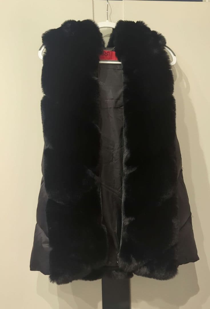 リナシメント　ファー　ダウンベスト　ブラック