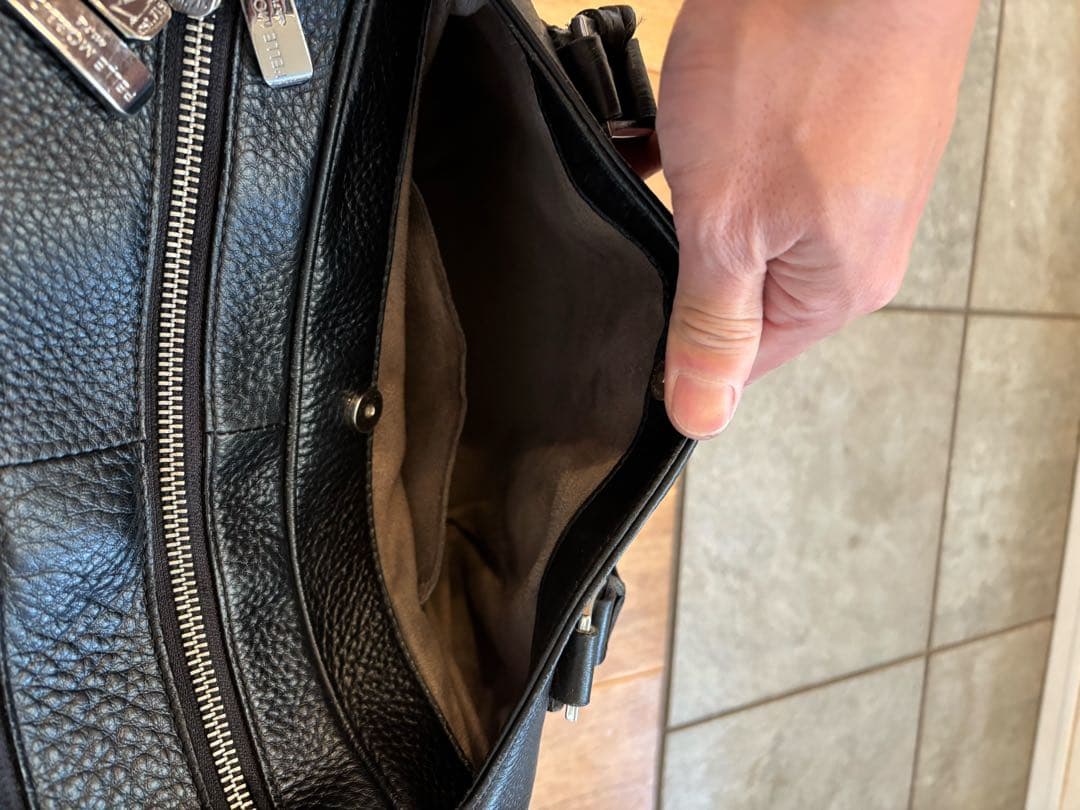 ペッレモルビダビジネスバック