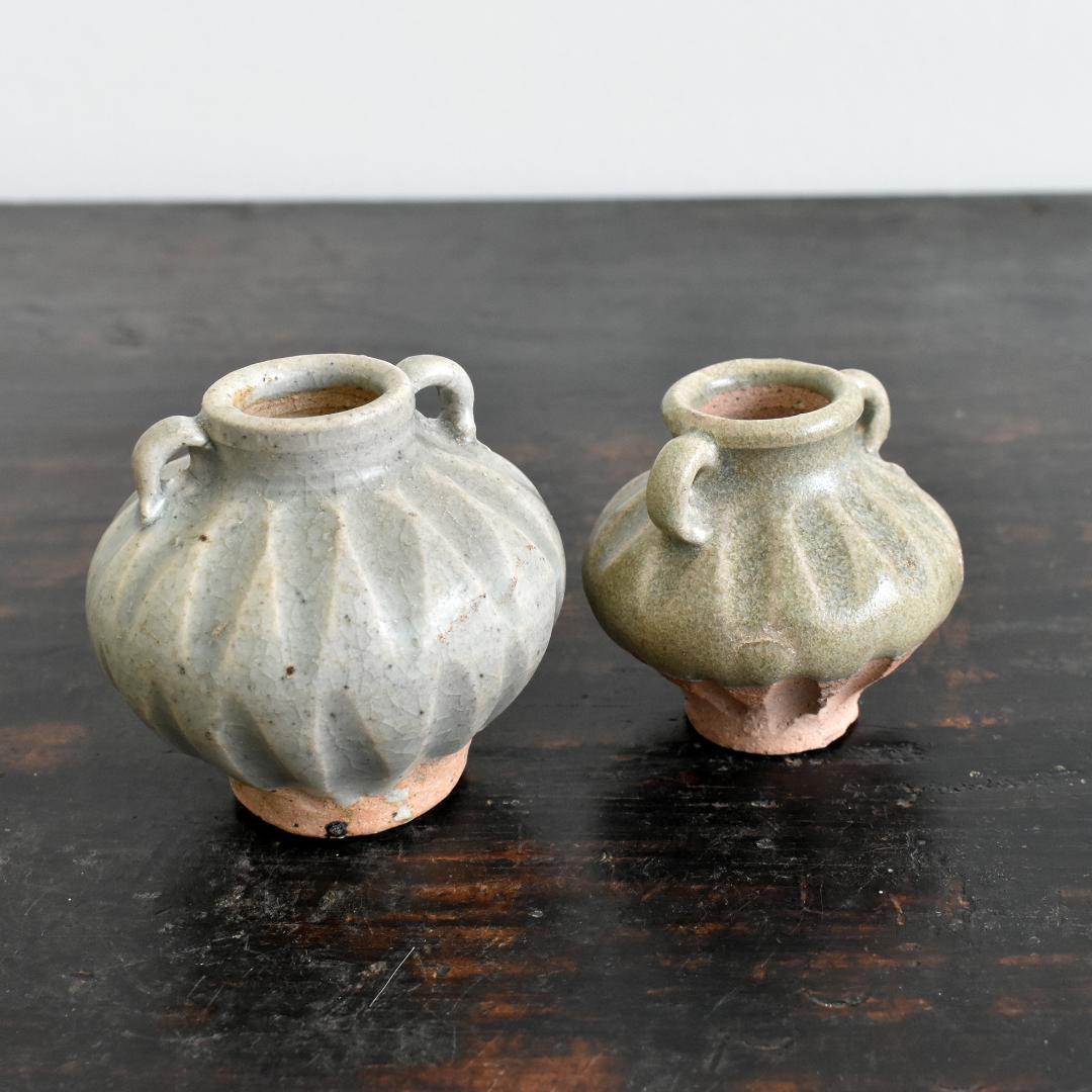 15～16世紀 東南アジア タイ宋胡録青磁鎬文双耳小壺2点セット スンコロク