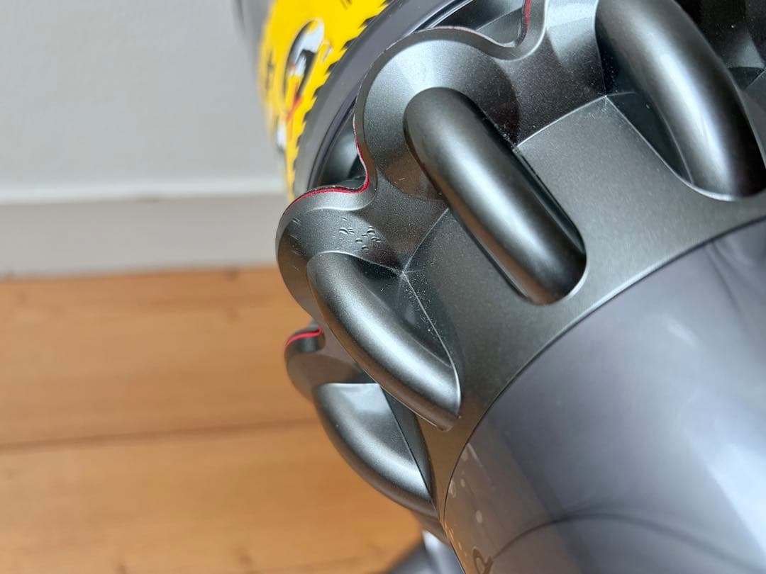 ダイソン SV12 充電式コードレスクリーナー 限定カラー