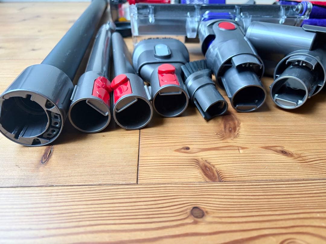 ダイソン SV12 充電式コードレスクリーナー 限定カラー