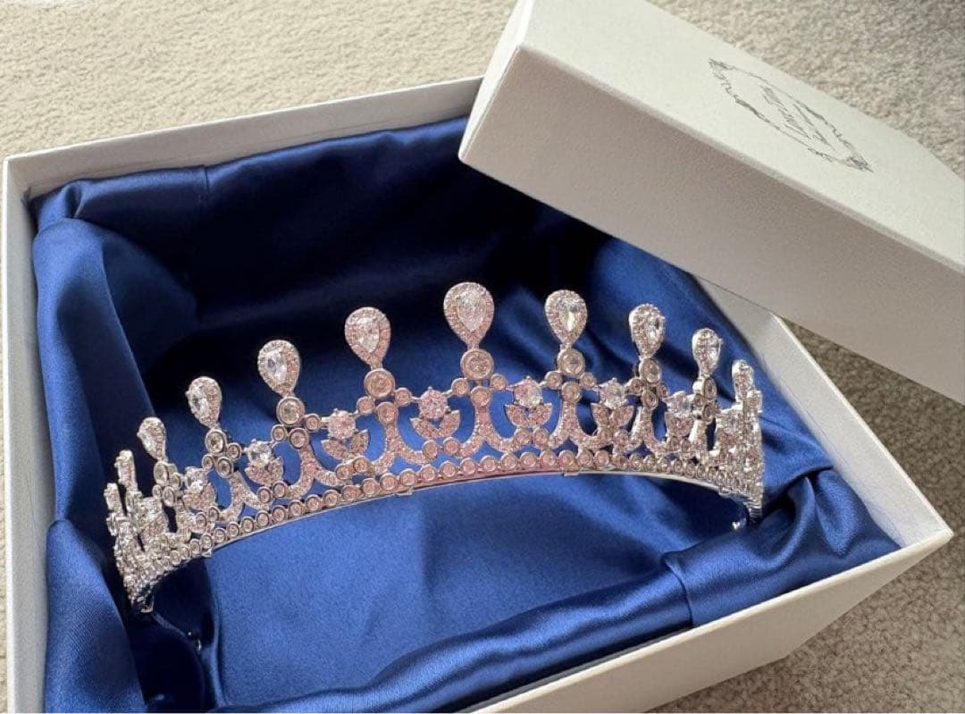 美品✨ ラブティアラ LoveTiara ナディア ジルコニア ティアラ