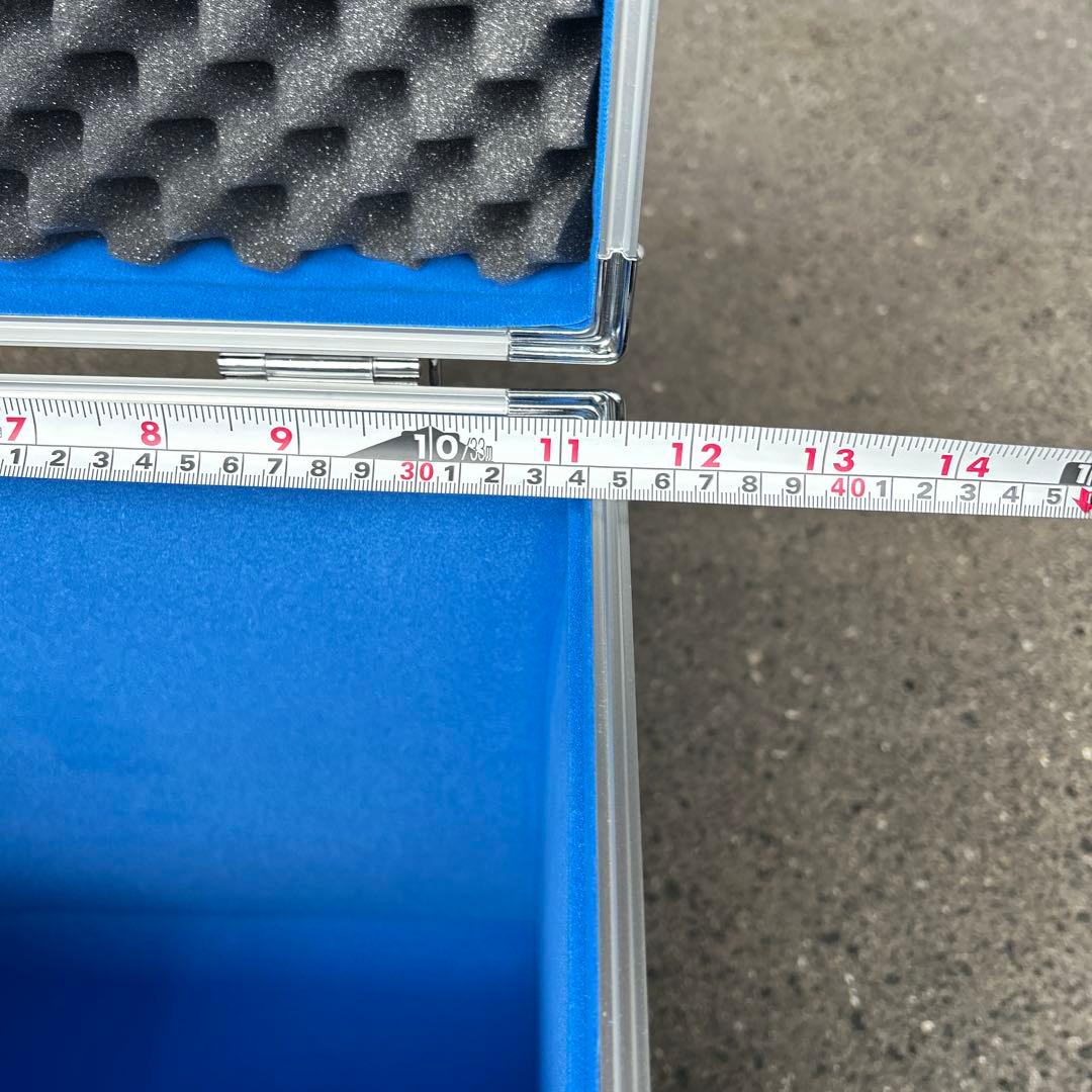 アルミ製シルバーケース 鍵付き　ポータブルアンプ用