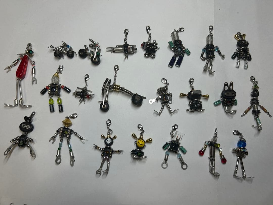 ハンドメイド ロボットチャーム まとめ売り 個性派パーツアート 全22体セット
