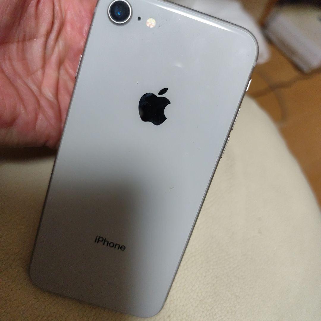 Apple iPhone 8 本体　シムフリー　シルバー