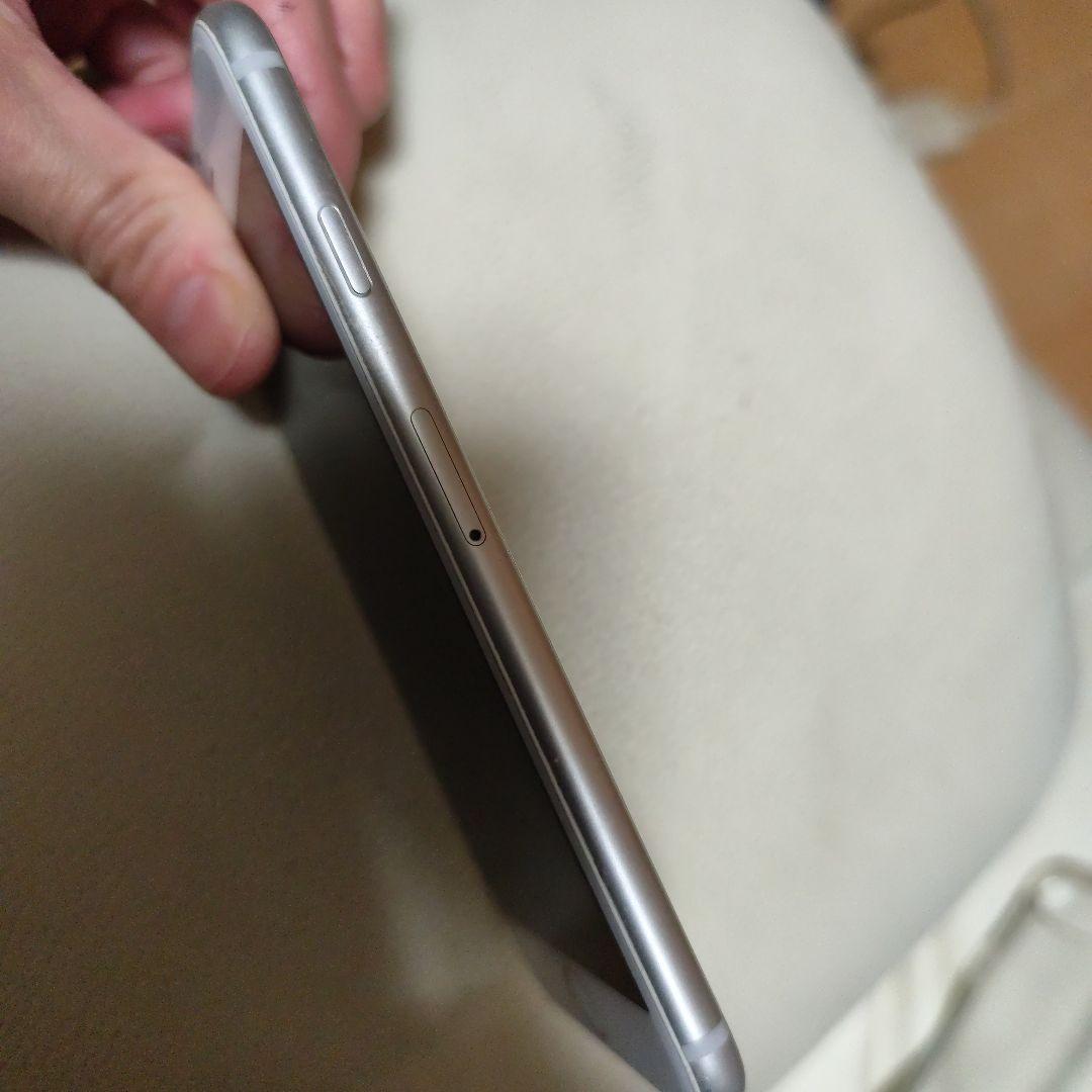 Apple iPhone 8 本体　シムフリー　シルバー