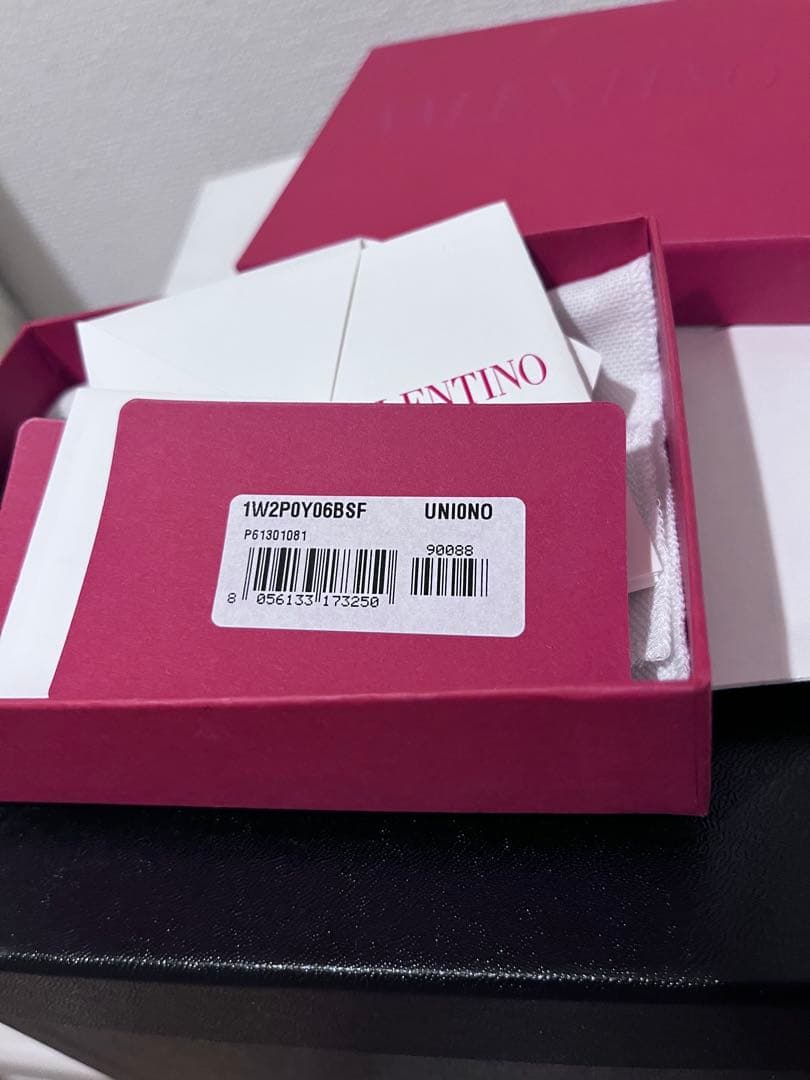 VALENTINO GARAVANI ローマンスタッズ レザーカードケース