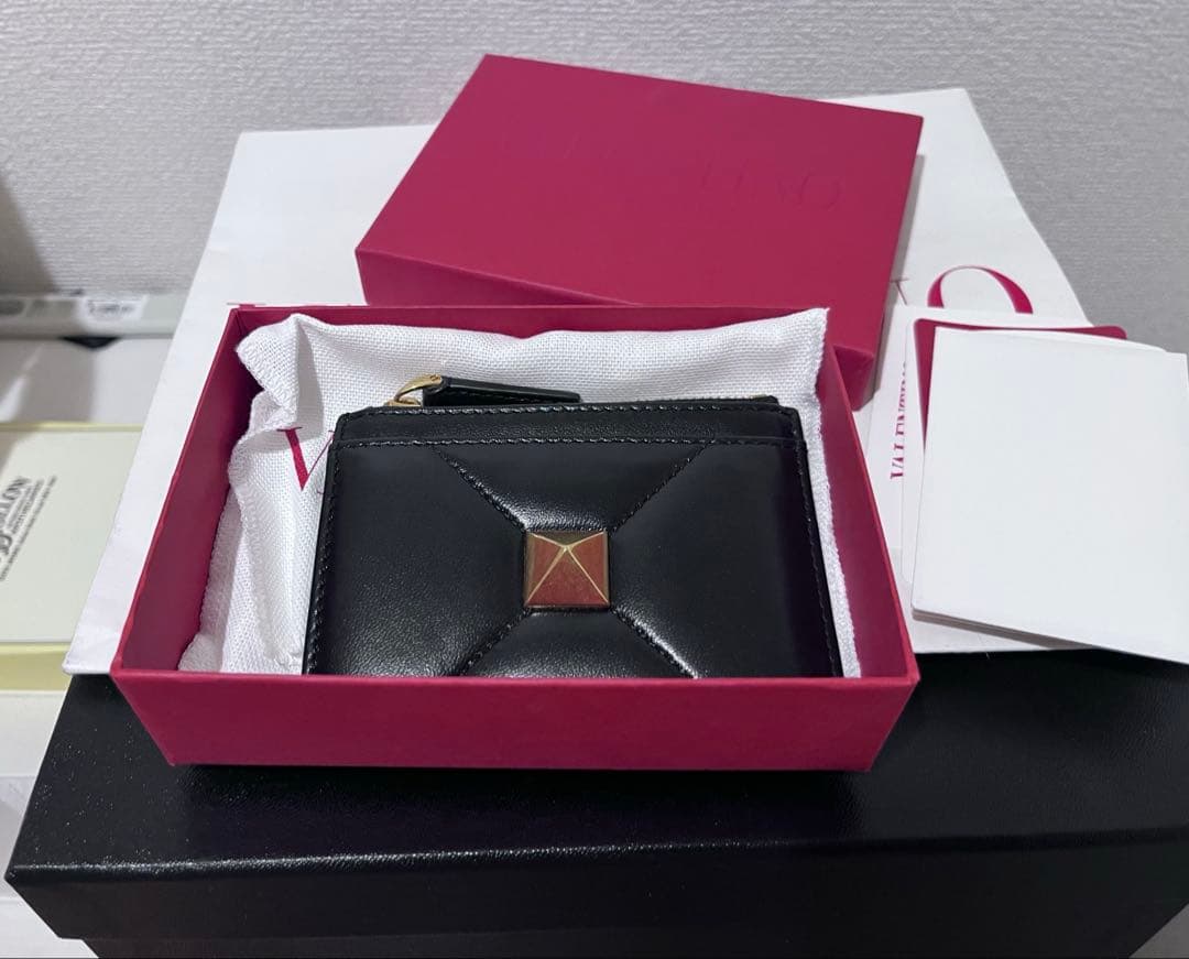 VALENTINO GARAVANI ローマンスタッズ レザーカードケース