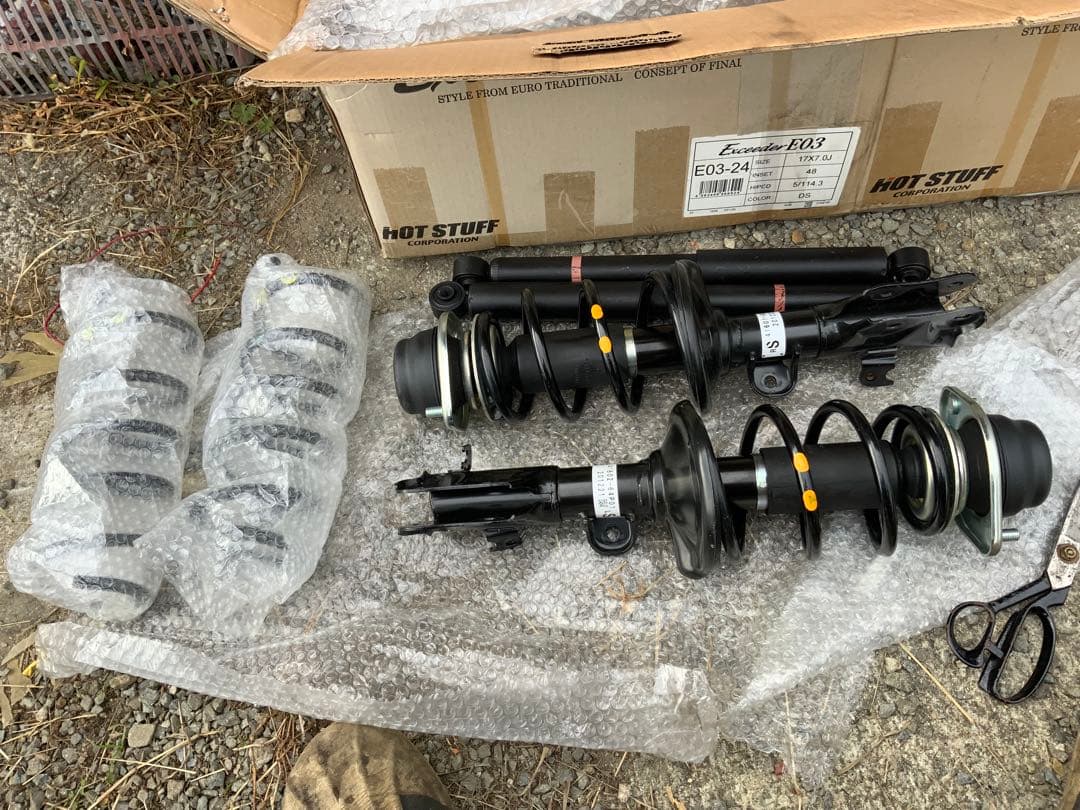 ディーラー新品かも　スズキ 純正 DA17V エブリイバン サス