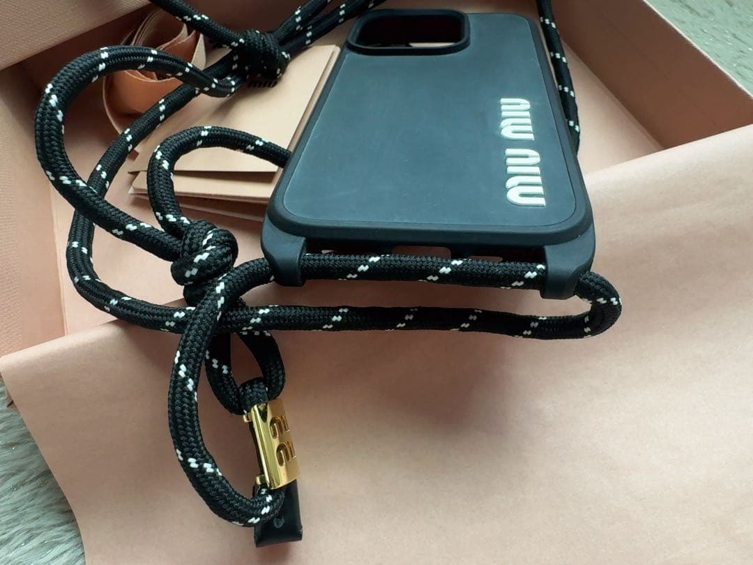 ミュウミュウ　iPhone 15 Pro ケース　iPhoneケース　ブラック