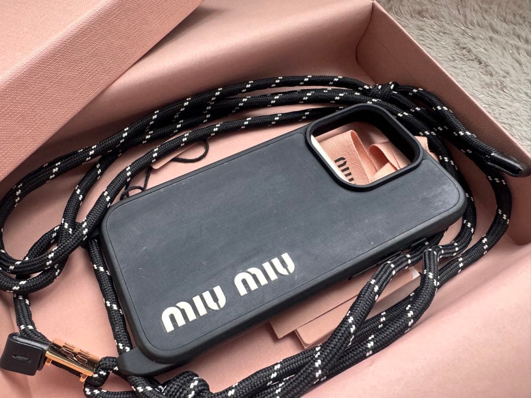 ミュウミュウ　iPhone 15 Pro ケース　iPhoneケース　ブラック