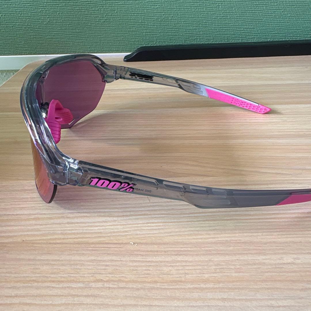 100% スポーツサングラス ピンクレンズ