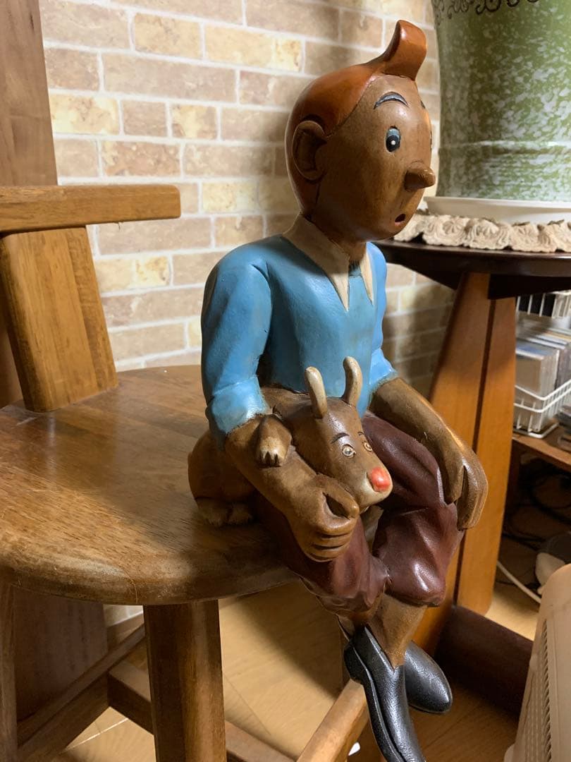 タンタンの冒険の木製彫刻 約30cm