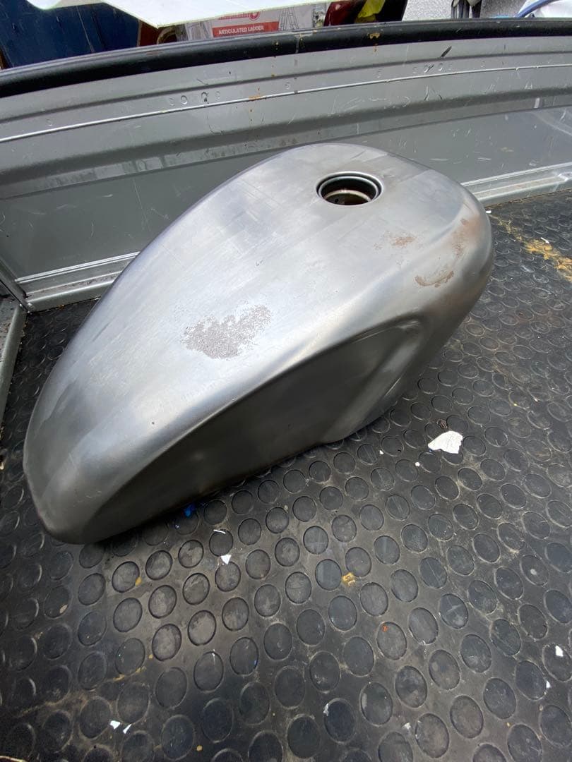 ハーレー　スポーツスター　キャブ用レガシータンク新品未使用小凹みあり　カスタム用