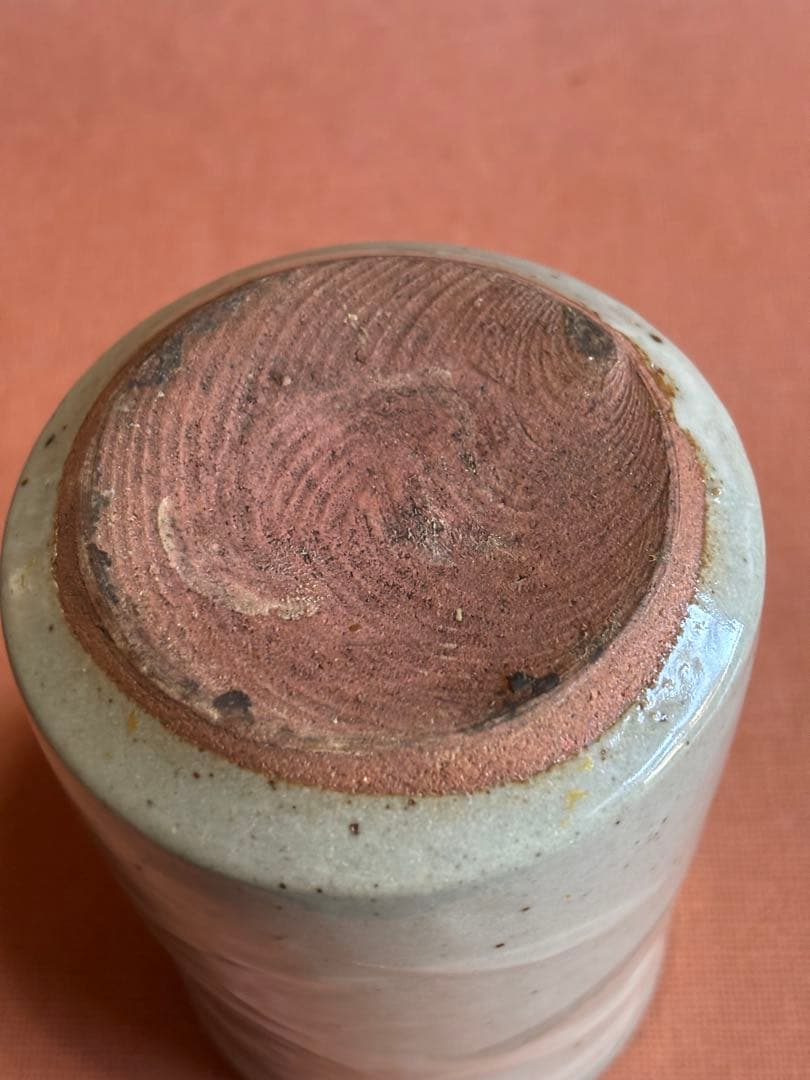 やまちゃん河井寛次郎作灰黒白釉掛回文筒瓶　検森を通る木枯　一品物