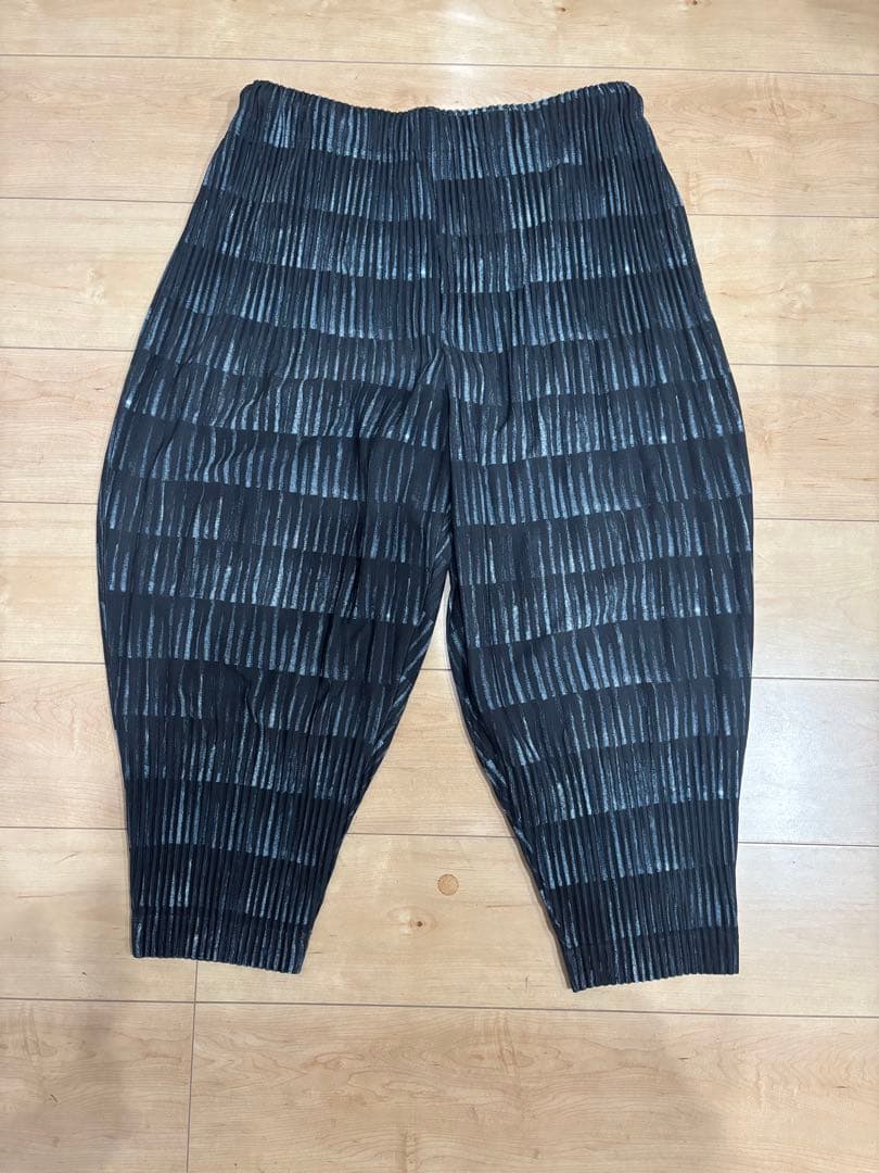 Homme Plissé オムプリッセ　パンツ　黒　グレー