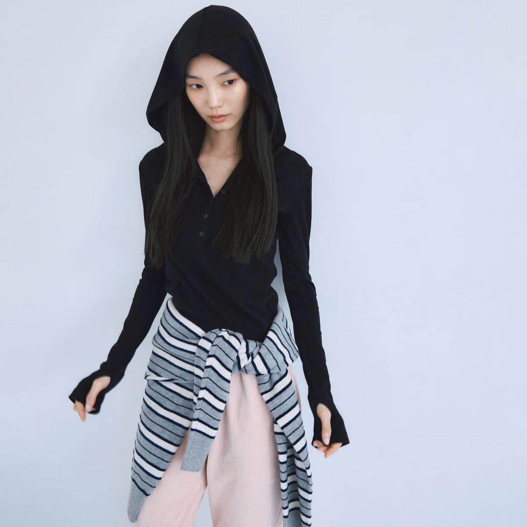 新品未使用　Hoodie Slimカットトップス　ブラック