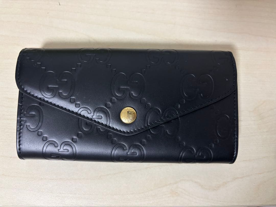 Gucci エンボスロゴ ブラック長財布