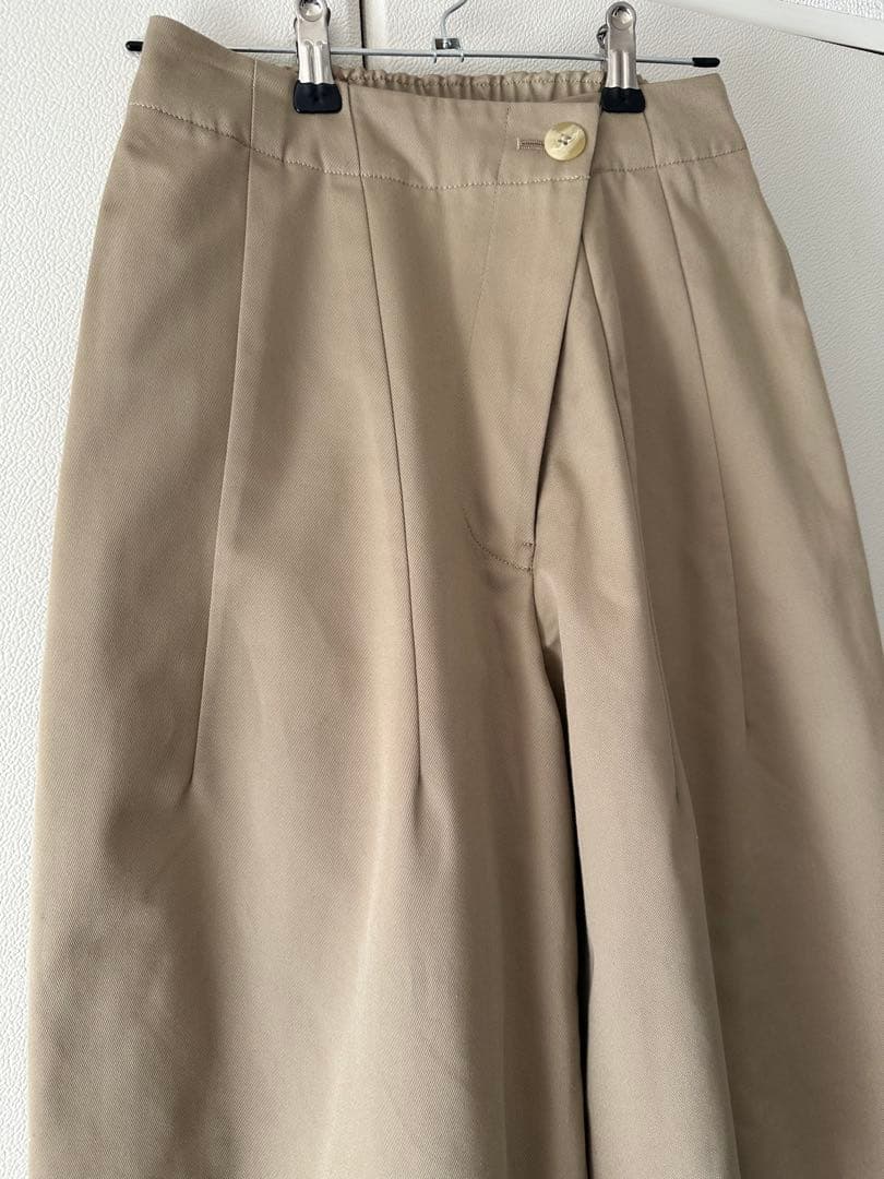 nala 2025 コクーンチノパンツ　ベージュ