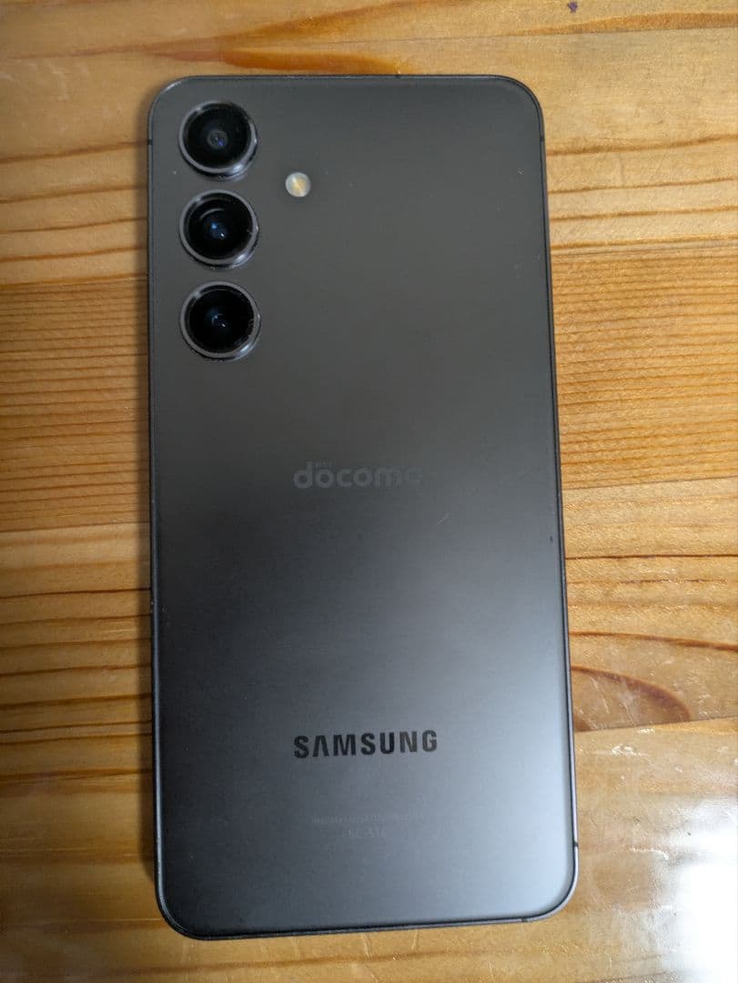 Samsung スマートフォン docomo 3カメラ