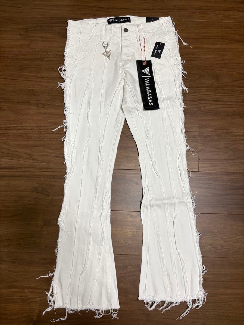 【新品】 VALABASAS フレアデニム ホワイト サイズ30 訳あり
