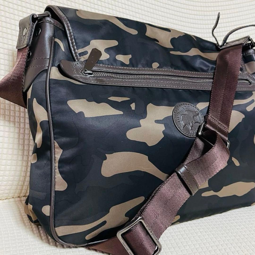 美品HUNTING WORLD ハンティングワールドショルダーバッグ　カモフラ