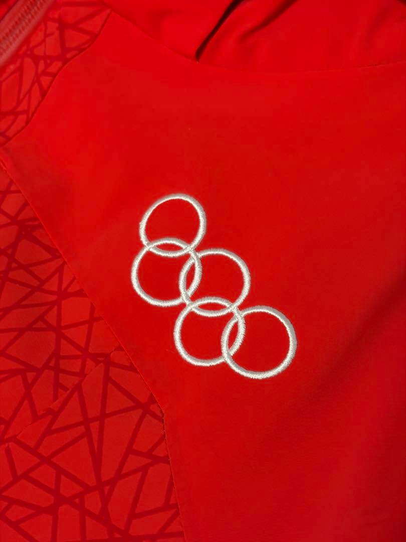 冬季オリンピックレッドジャケット