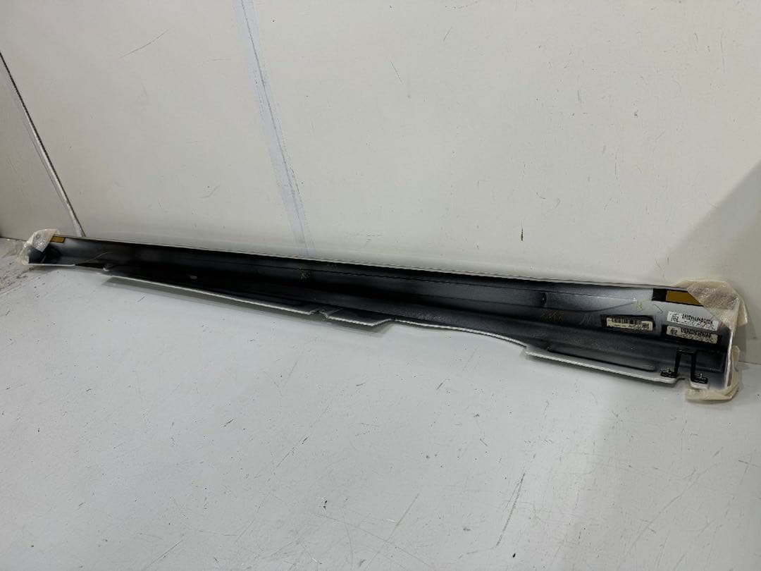 ヒトリさん　トヨタ60系ハリアー用 モデリスタ サイドスカート 右側