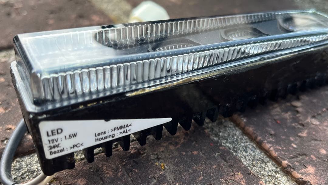 30プリウスモデリスタフロントスポイラーのLEDライト