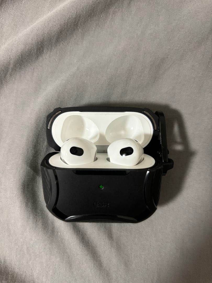 ほぼ新品 Apple AirPods 第3世代 MagSafeケース