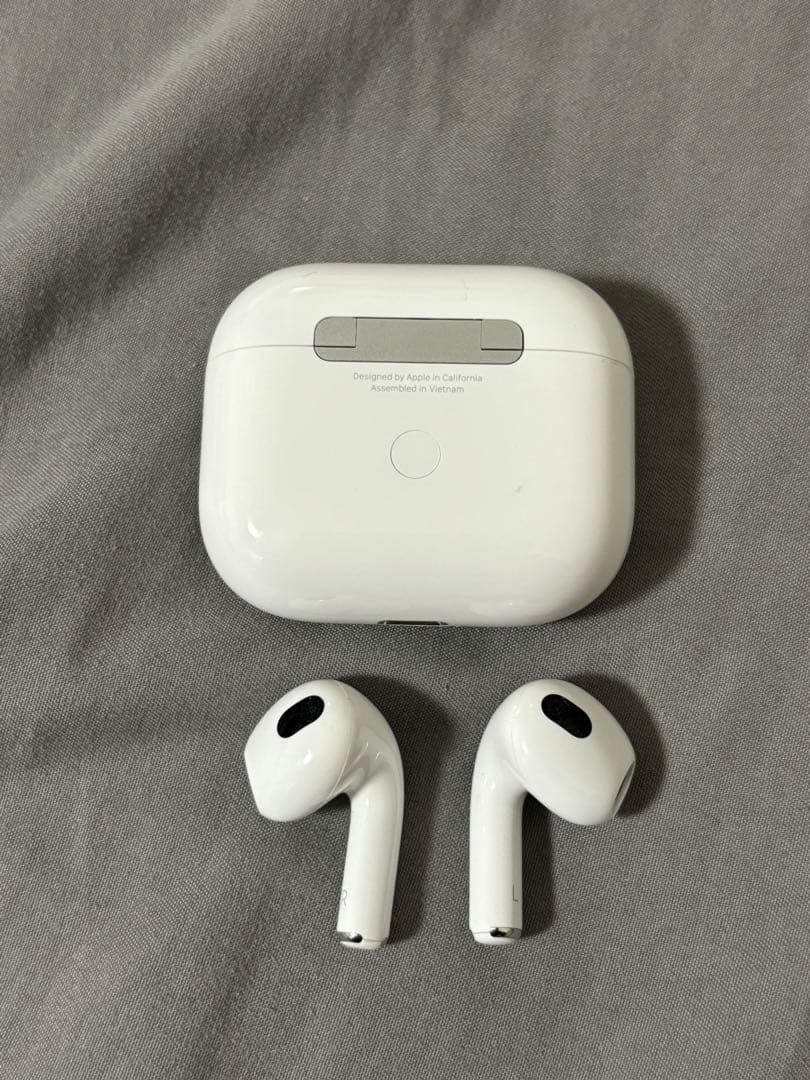 ほぼ新品 Apple AirPods 第3世代 MagSafeケース