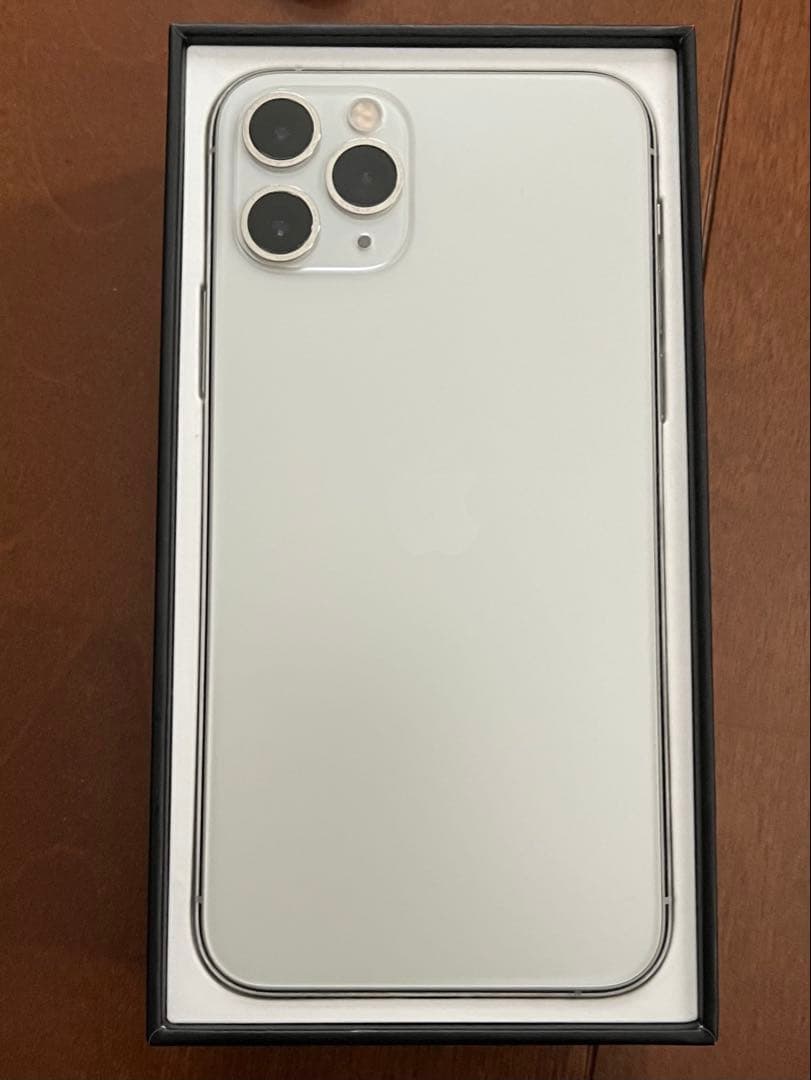 iPhone 11 Pro 64GB シルバー 付属品完備 純正ケース付