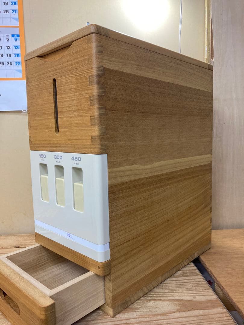 桐の米びつ10kg用　桐子モダン　ほぼ未使用　F