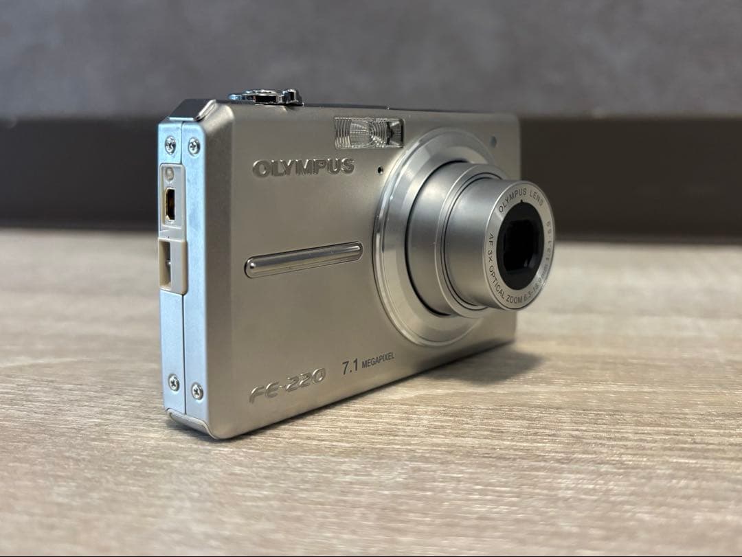 【極美品】OLYMPUS オリンパス FE-220 デジカメ