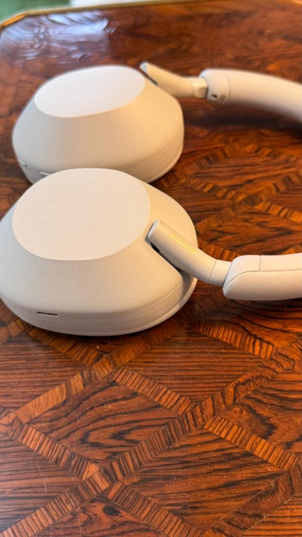 SONY WH-1000XM5 ワイヤレスヘッドホン（ホワイト）