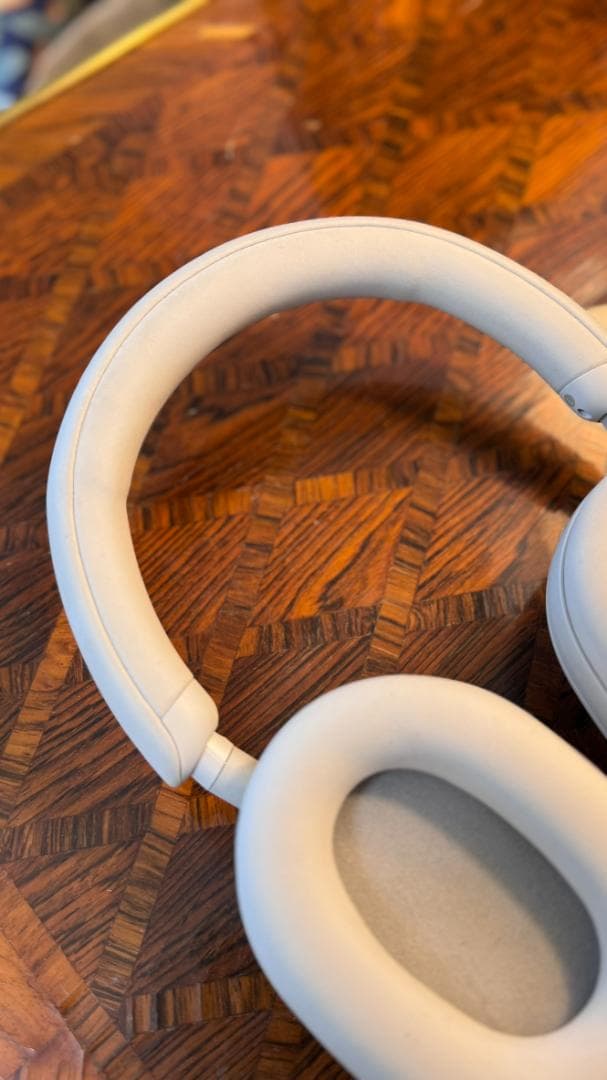 SONY WH-1000XM5 ワイヤレスヘッドホン（ホワイト）