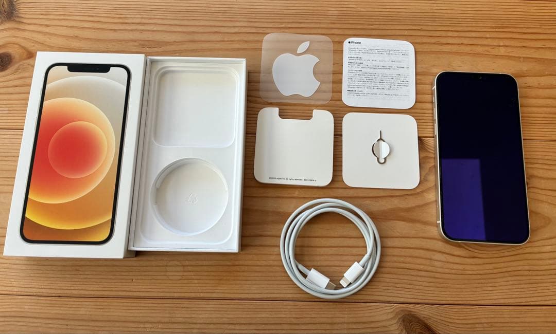 猫*様 Apple iPhone 12 ホワイト 本体　SIMフリー