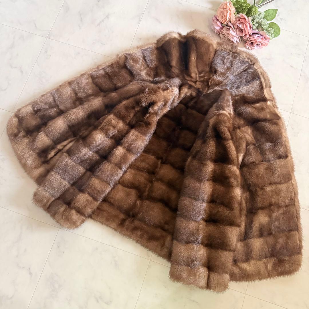 人気デザイン★サガ デミバフミンク クロップド ファーコート 毛皮 女優襟 横段